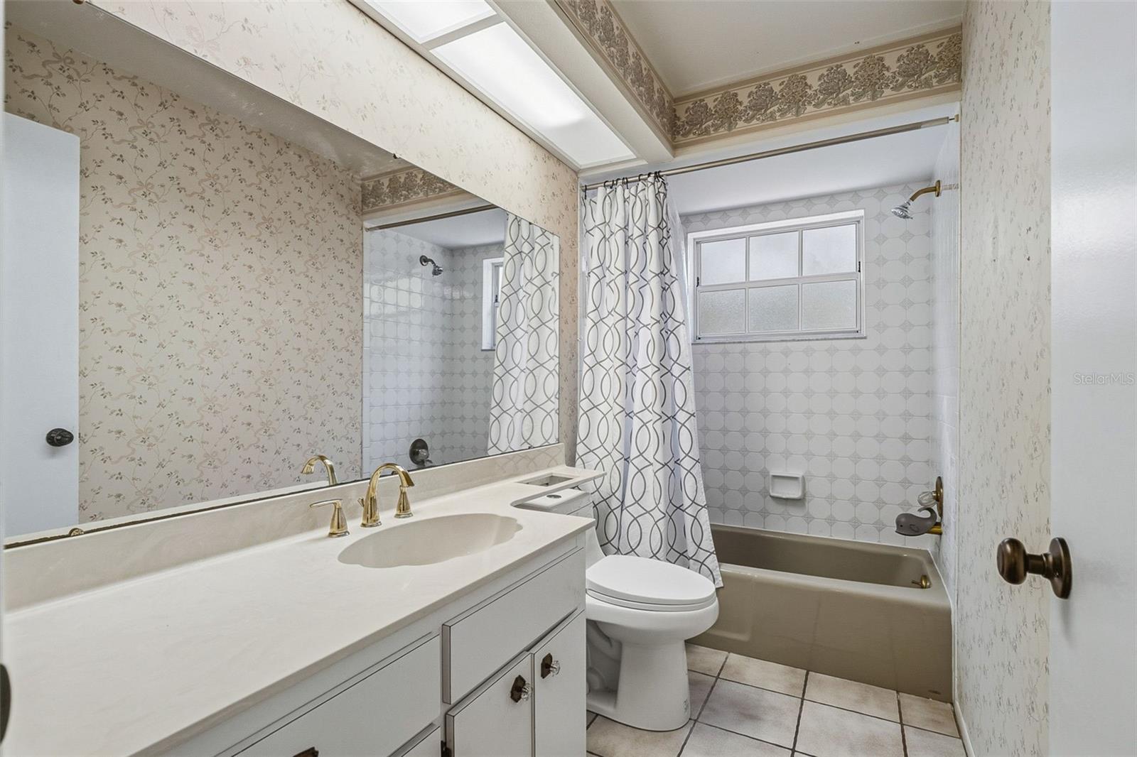CATHEDRAL OAKS ESTATES - Residential