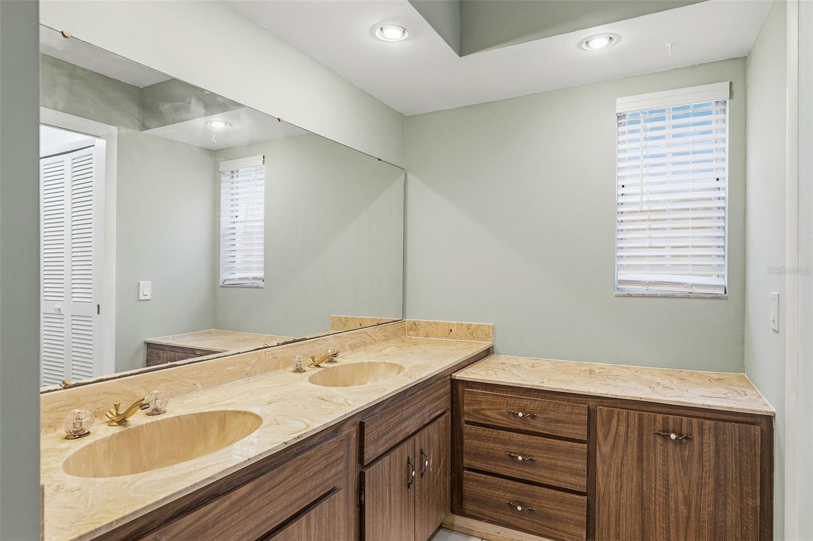 CATHEDRAL OAKS ESTATES - Residential
