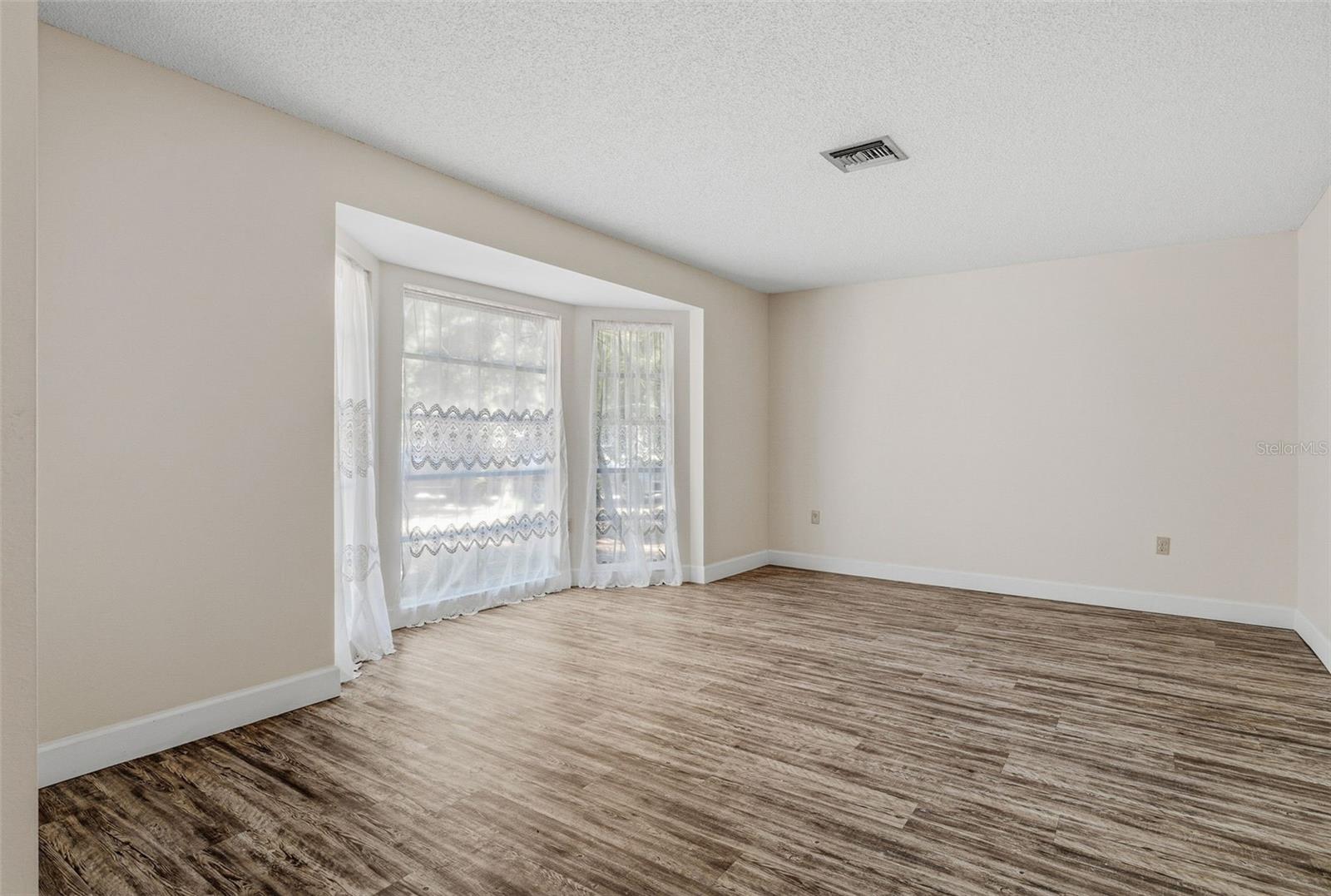 CATHEDRAL OAKS ESTATES - Residential