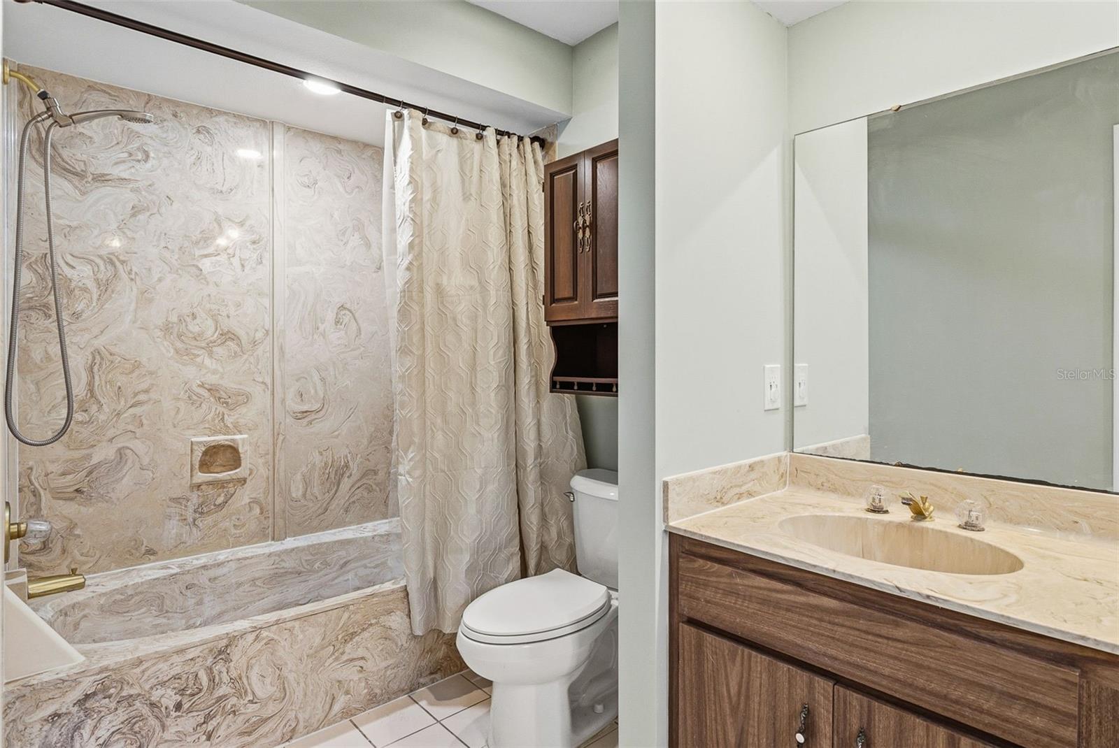 CATHEDRAL OAKS ESTATES - Residential