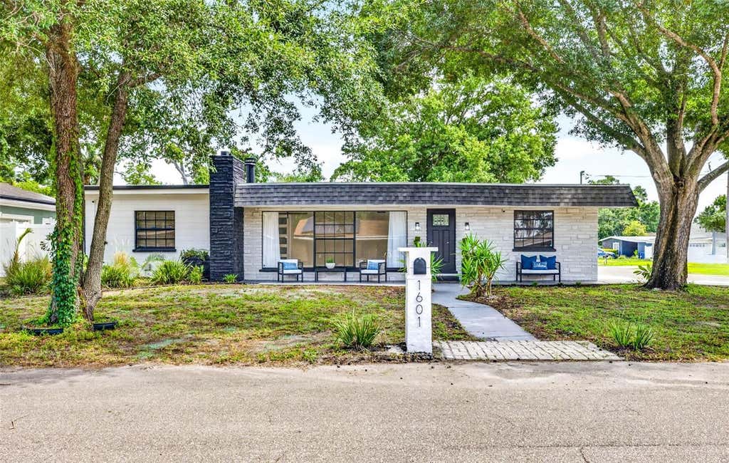 Photo of 1601 E Paris Street, Tampa, FL 33610 (MLS # TB8517640)