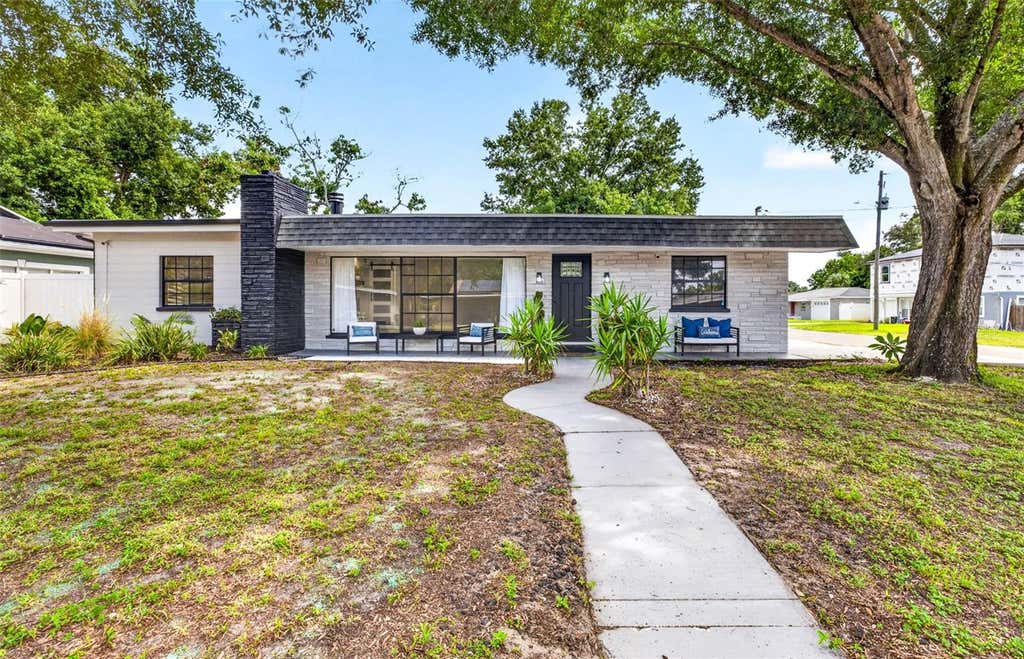 Photo of 1601 E Paris Street, Tampa, FL 33610 (MLS # TB8517640)