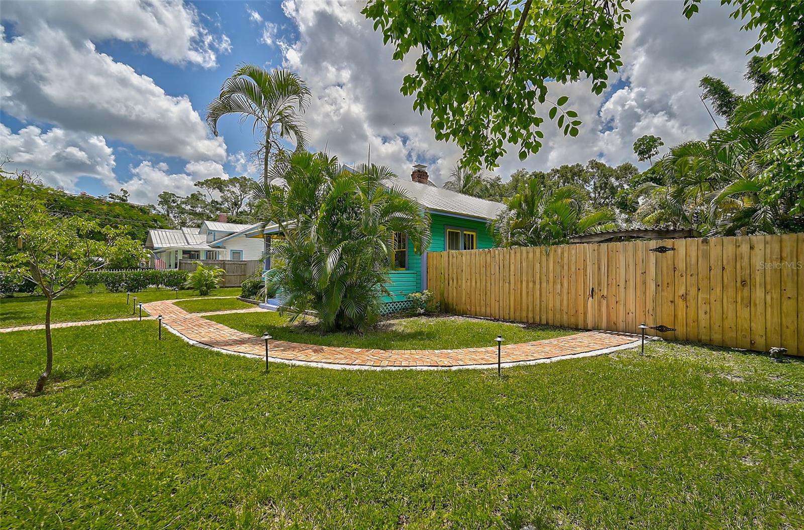 628 N ORANGE AVENUE