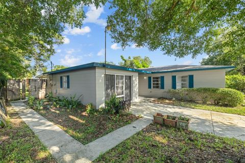 A home in LAKELAND