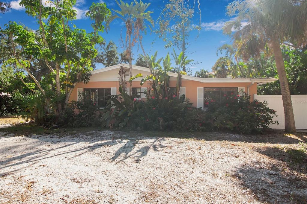 Photo of 144 Garden Lane, Sarasota, FL 34242 (MLS # A4673372)