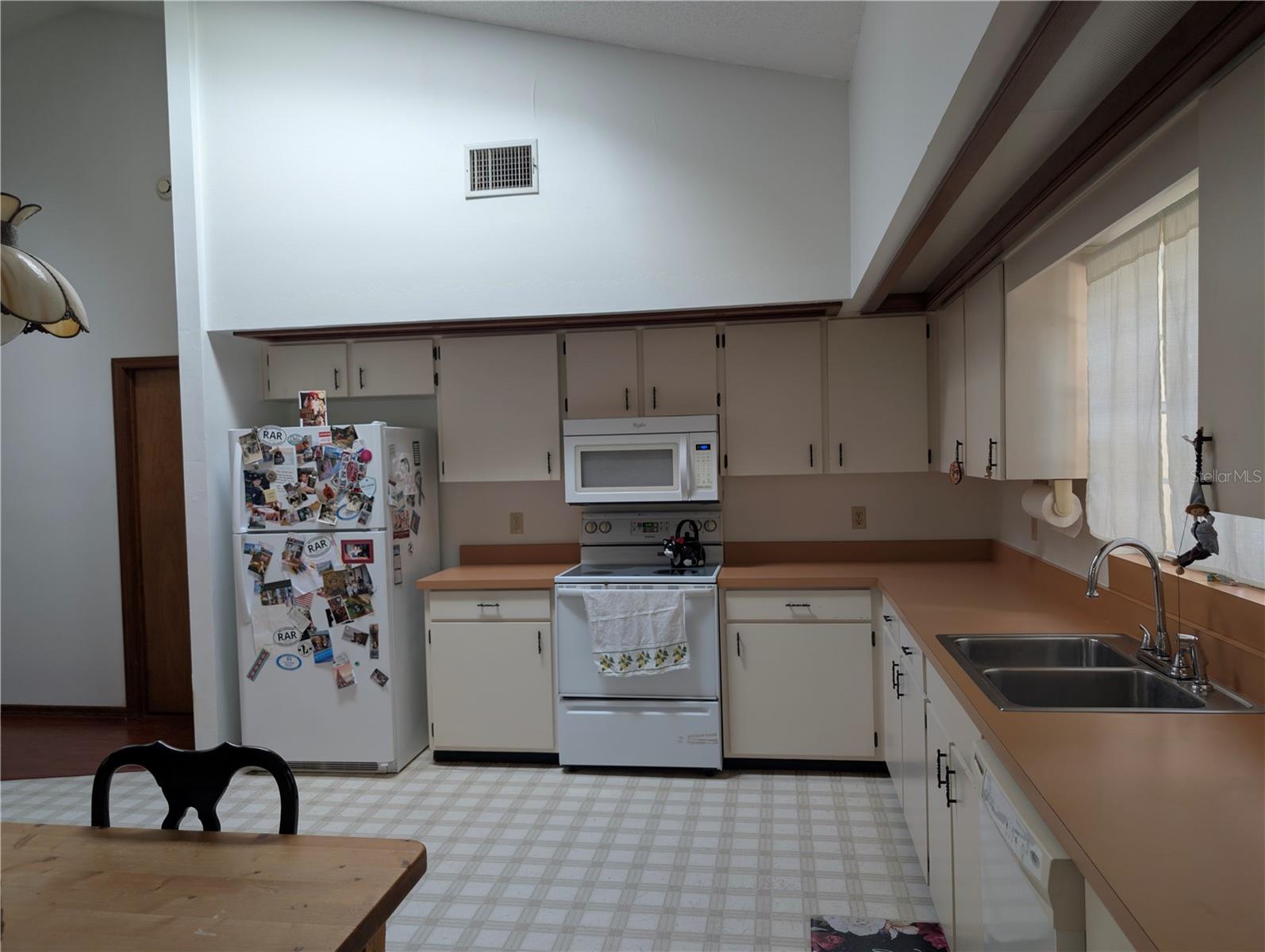 252 SHADY OAKS CIRCLE