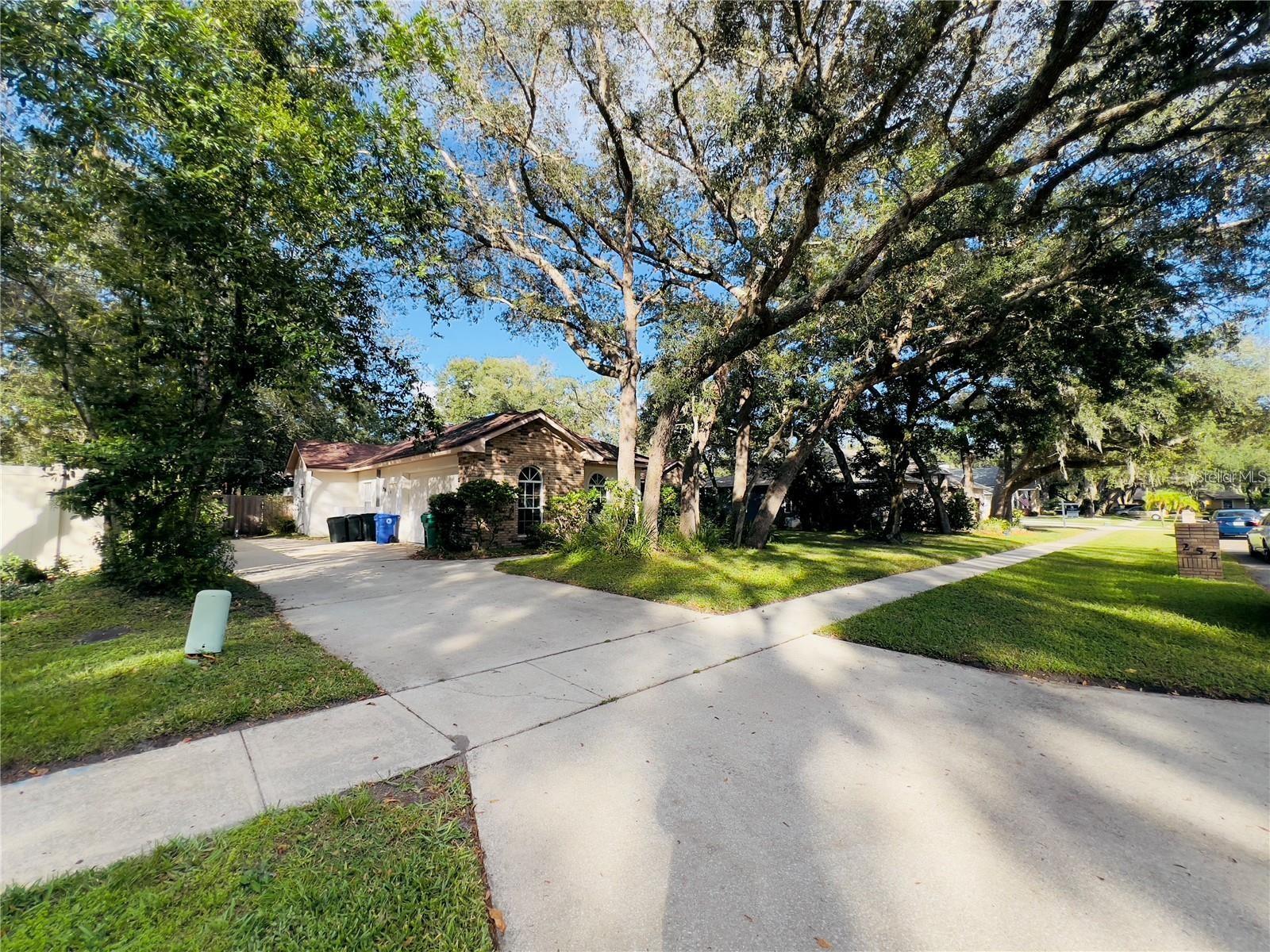 252 SHADY OAKS CIRCLE
