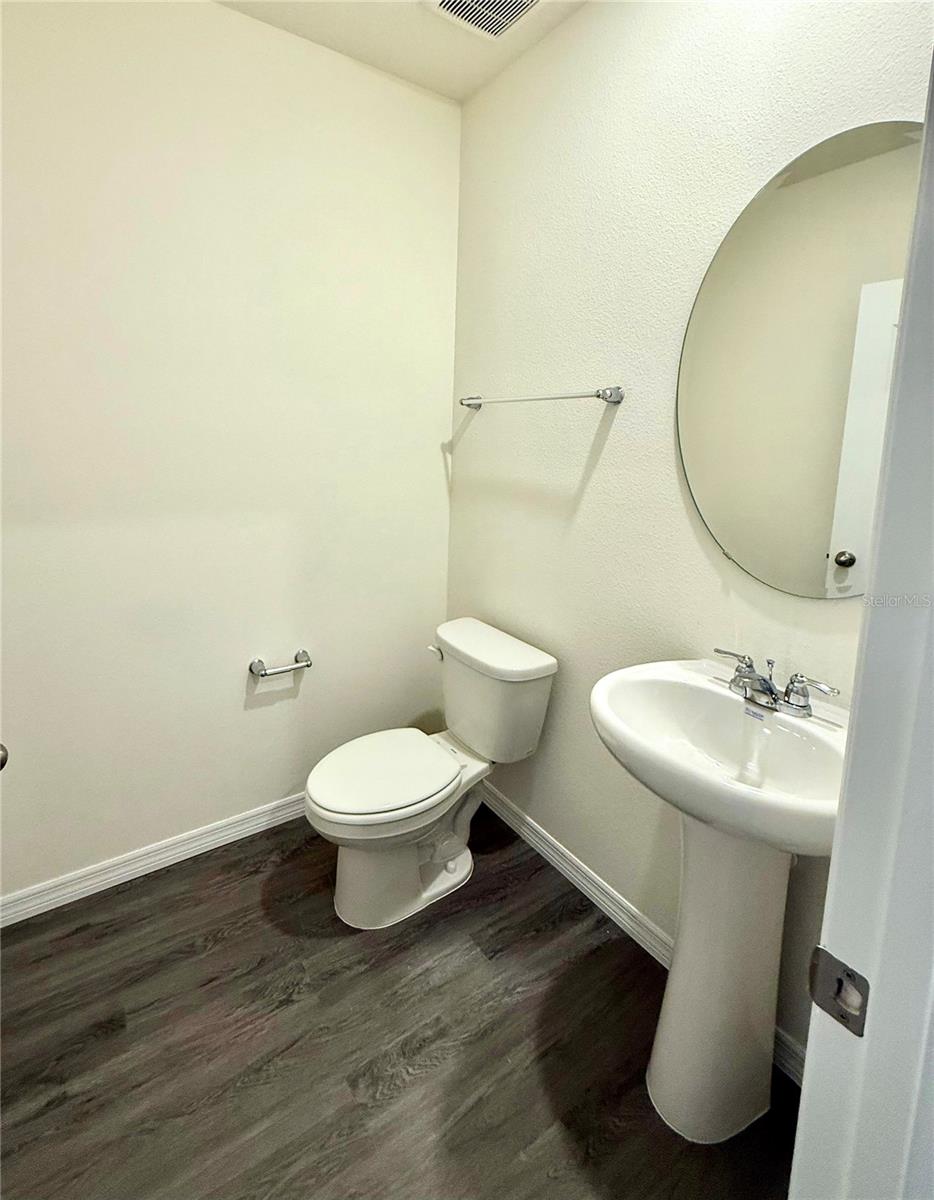 SOUTH MEWS/AVIAN POINTE - Residential Lease