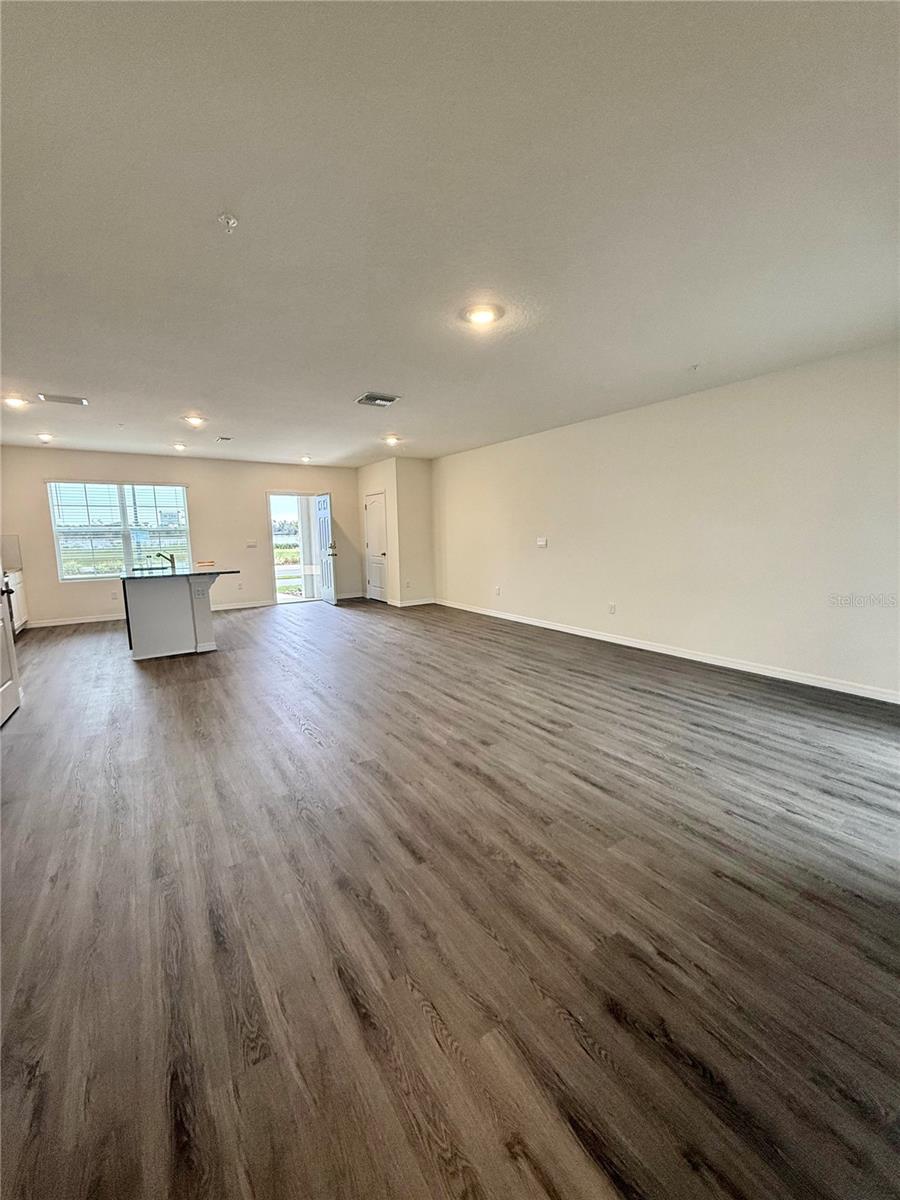 SOUTH MEWS/AVIAN POINTE - Residential Lease