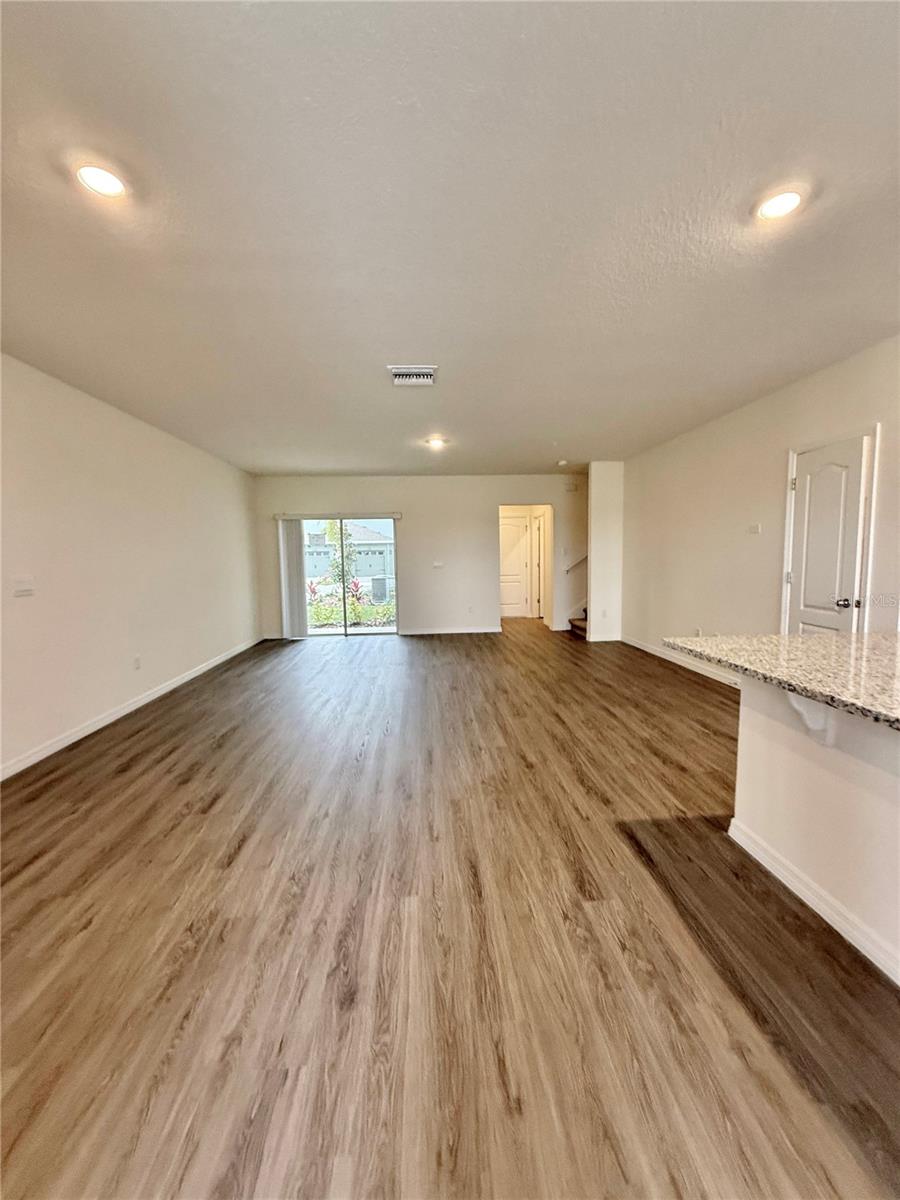 SOUTH MEWS/AVIAN POINTE - Residential Lease