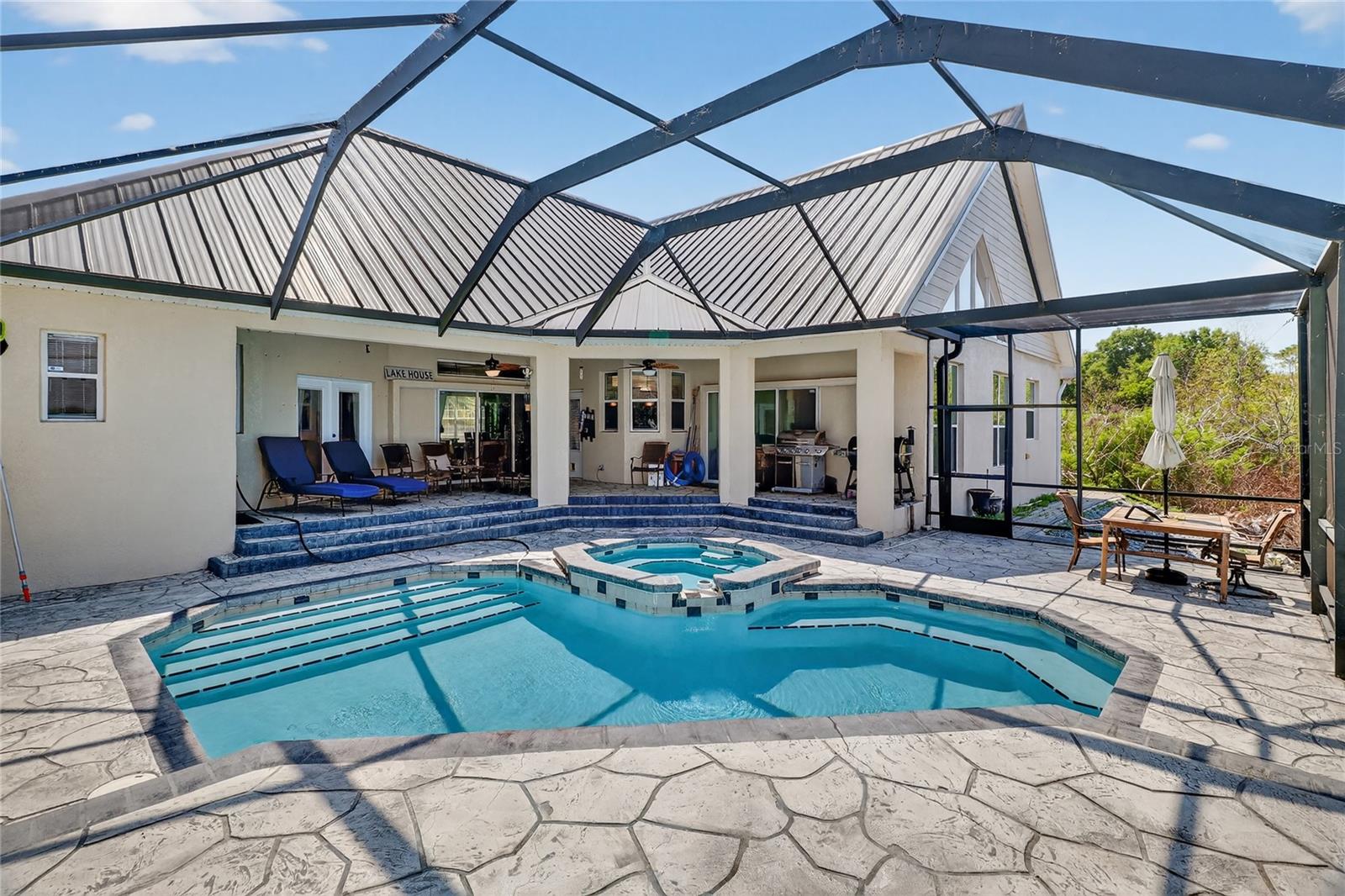 WATERS LAKE MARIAM - Residential