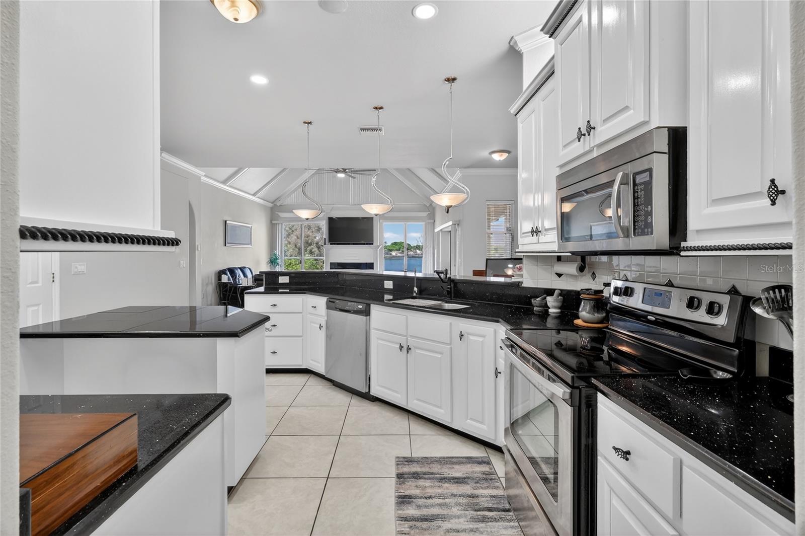 WATERS LAKE MARIAM - Residential