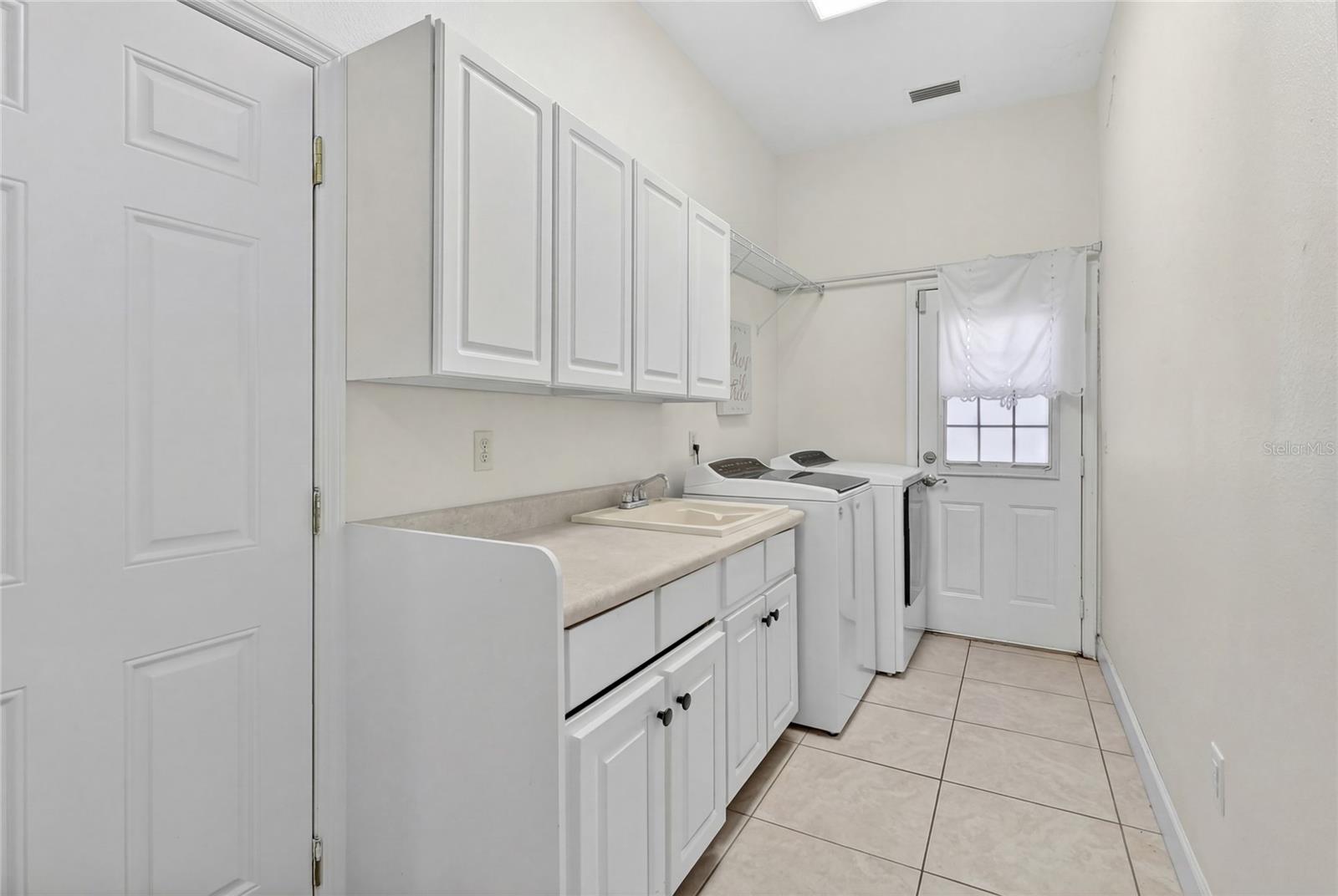 WATERS LAKE MARIAM - Residential