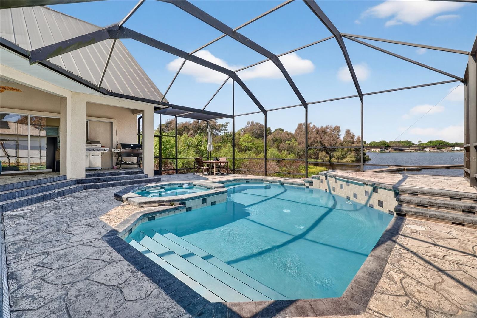 WATERS LAKE MARIAM - Residential