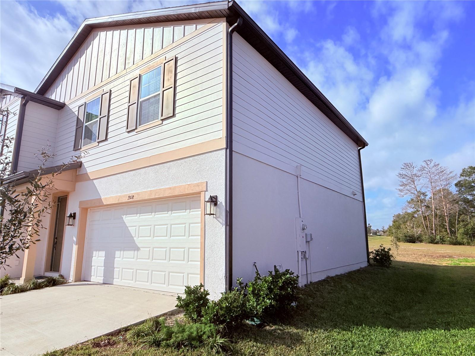 HAMPTON OAKS - Residential