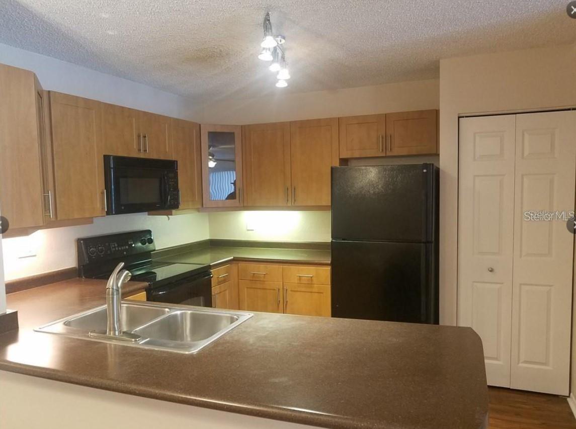 THE GALLERY AT BAYPORT CONDOMI - Residential Lease