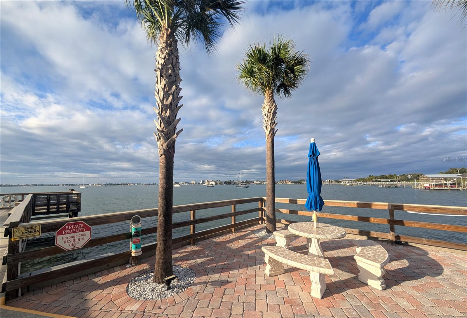 HARBOUR CLUB CONDO 3 - Residential