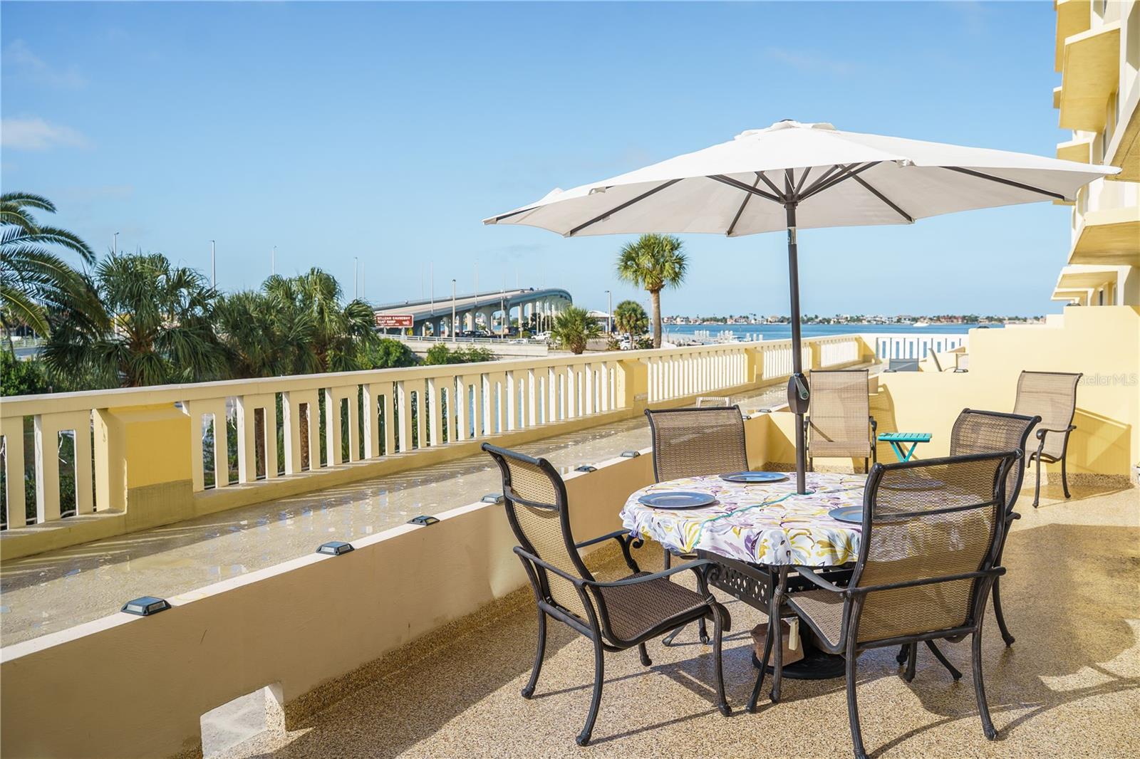 HARBOUR CLUB CONDO 3 - Residential