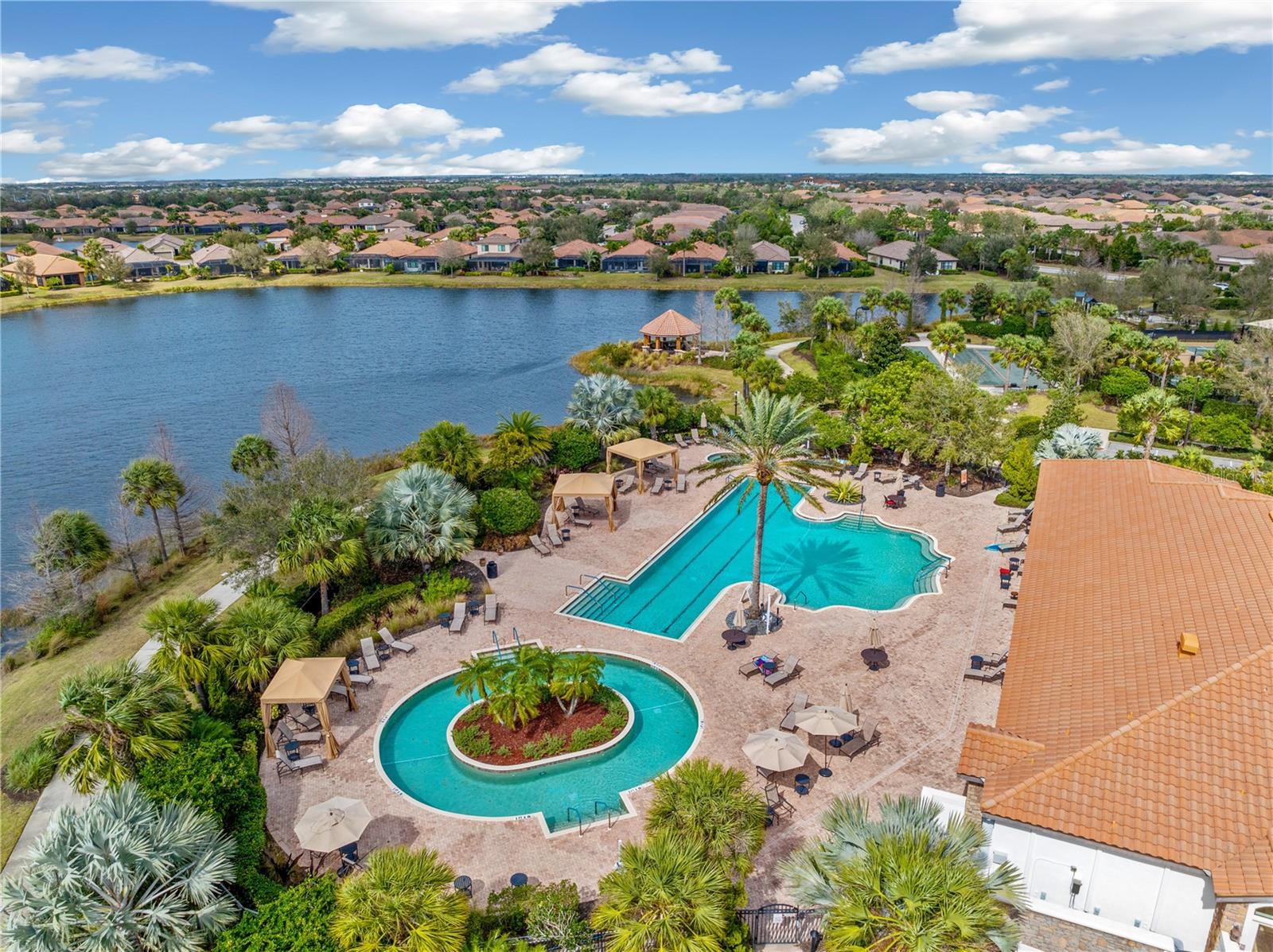 ESPLANADE PH III REV POR - Residential