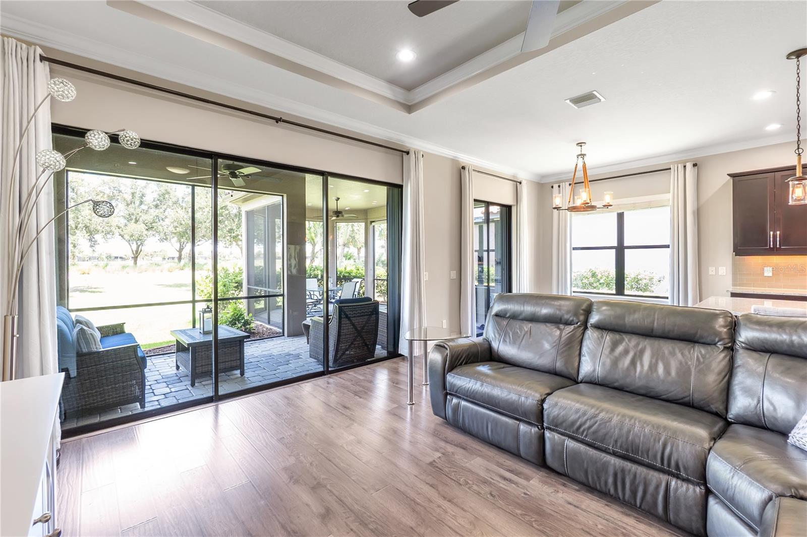 ESPLANADE PH III REV POR - Residential