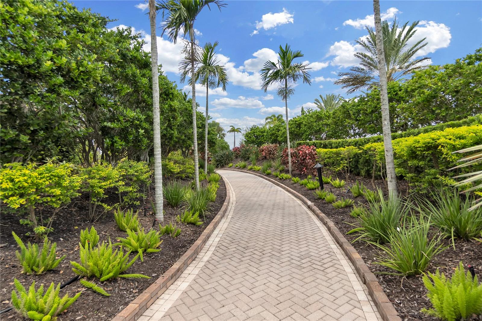 ESPLANADE PH III REV POR - Residential