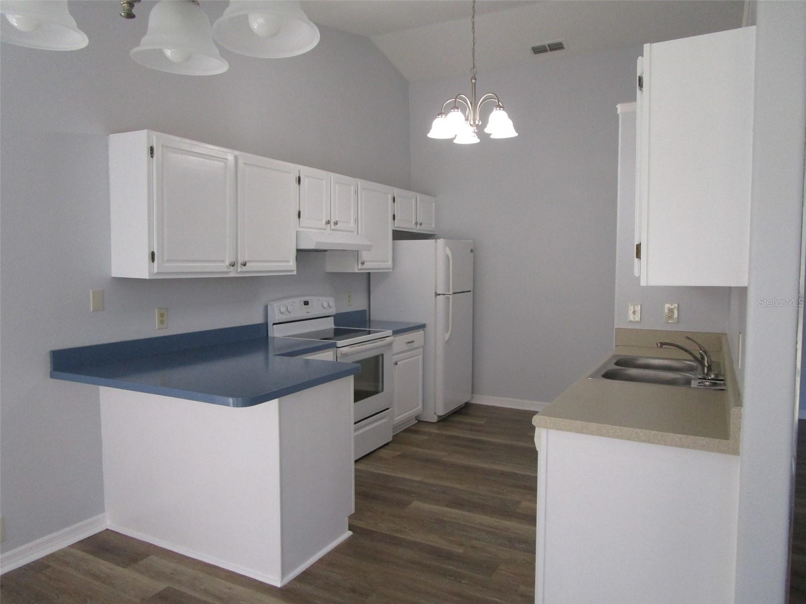 THE ESTATES - Residential Lease