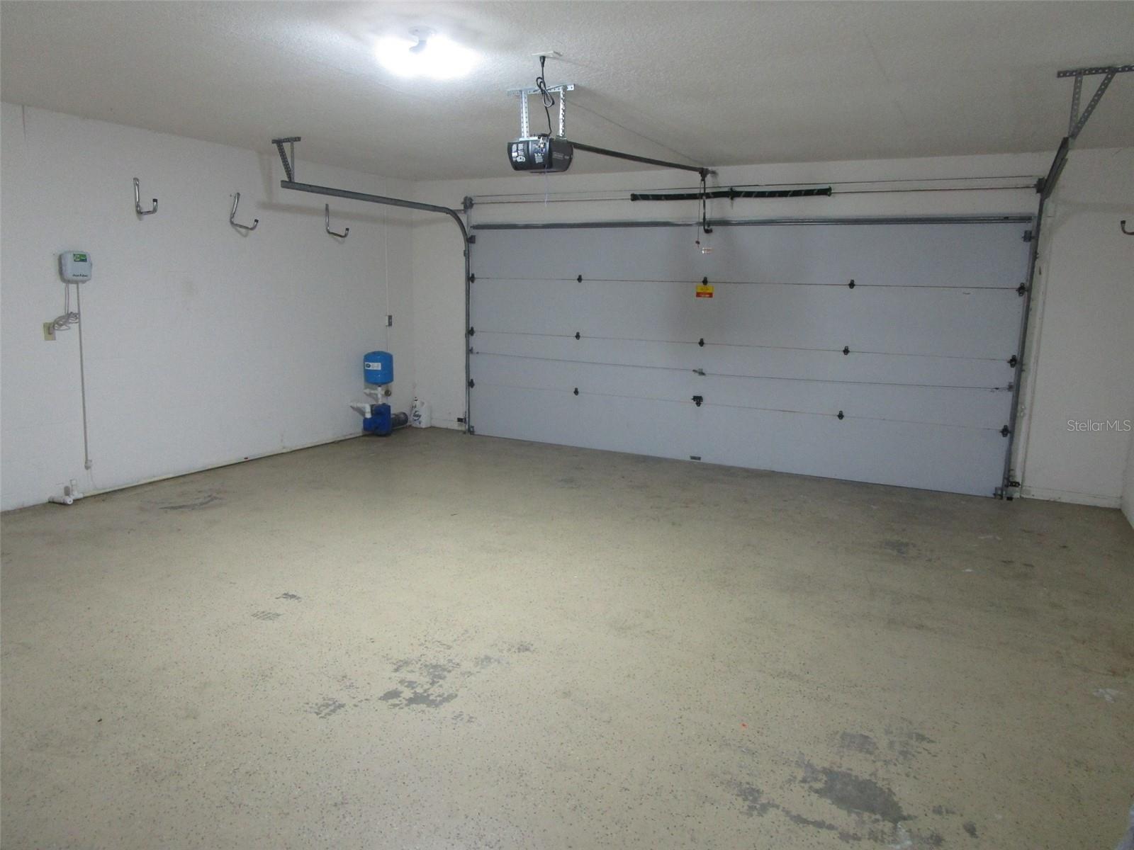 THE ESTATES - Residential Lease