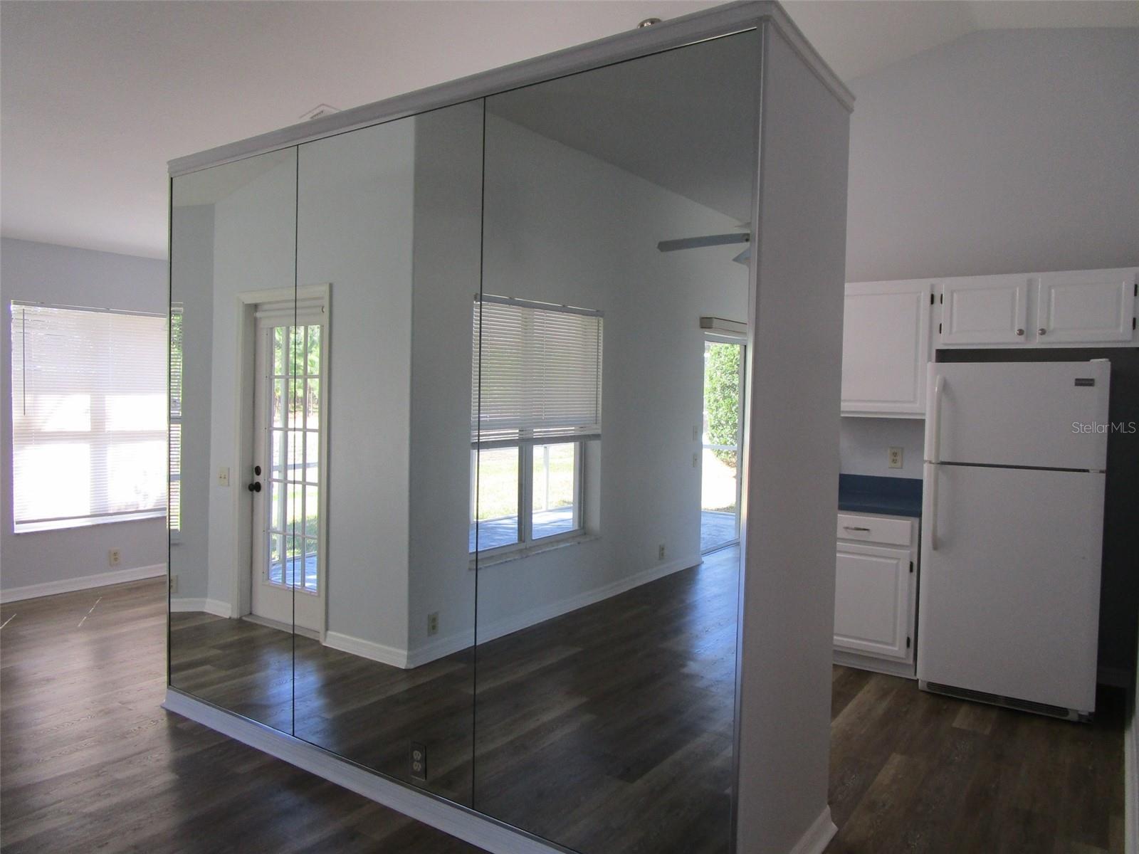 THE ESTATES - Residential Lease