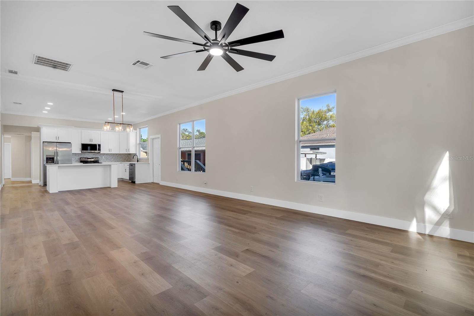 1807 W CLUSTER AVENUE