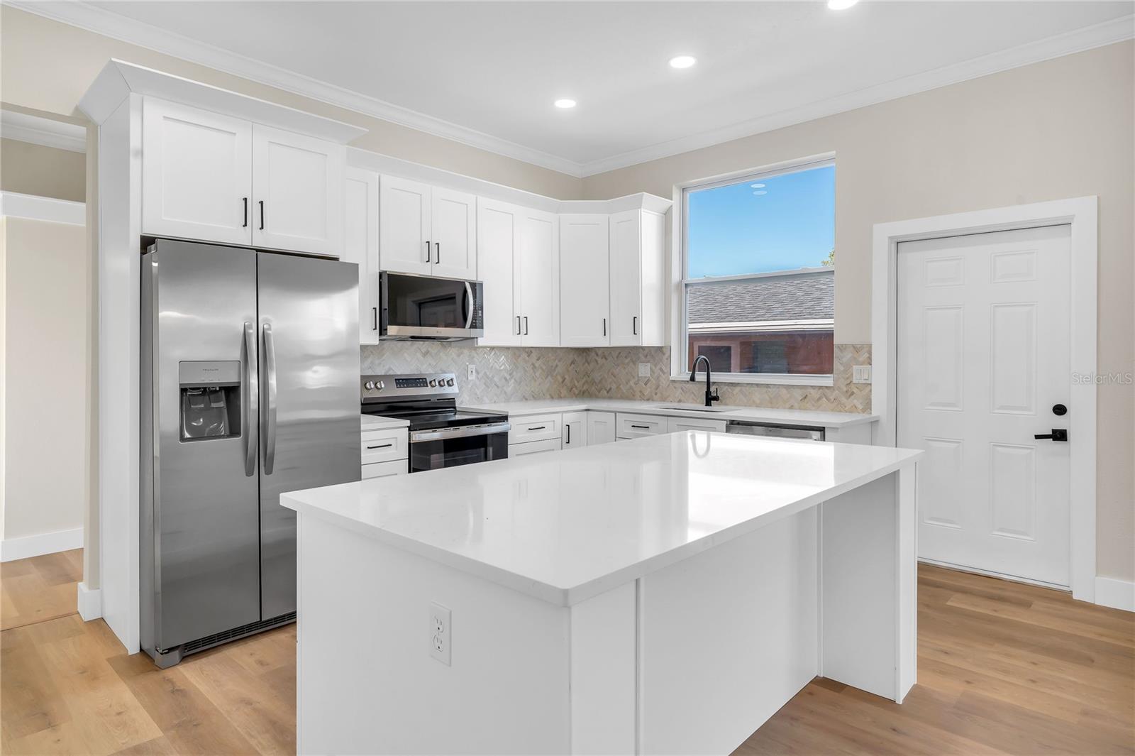 1807 W CLUSTER AVENUE