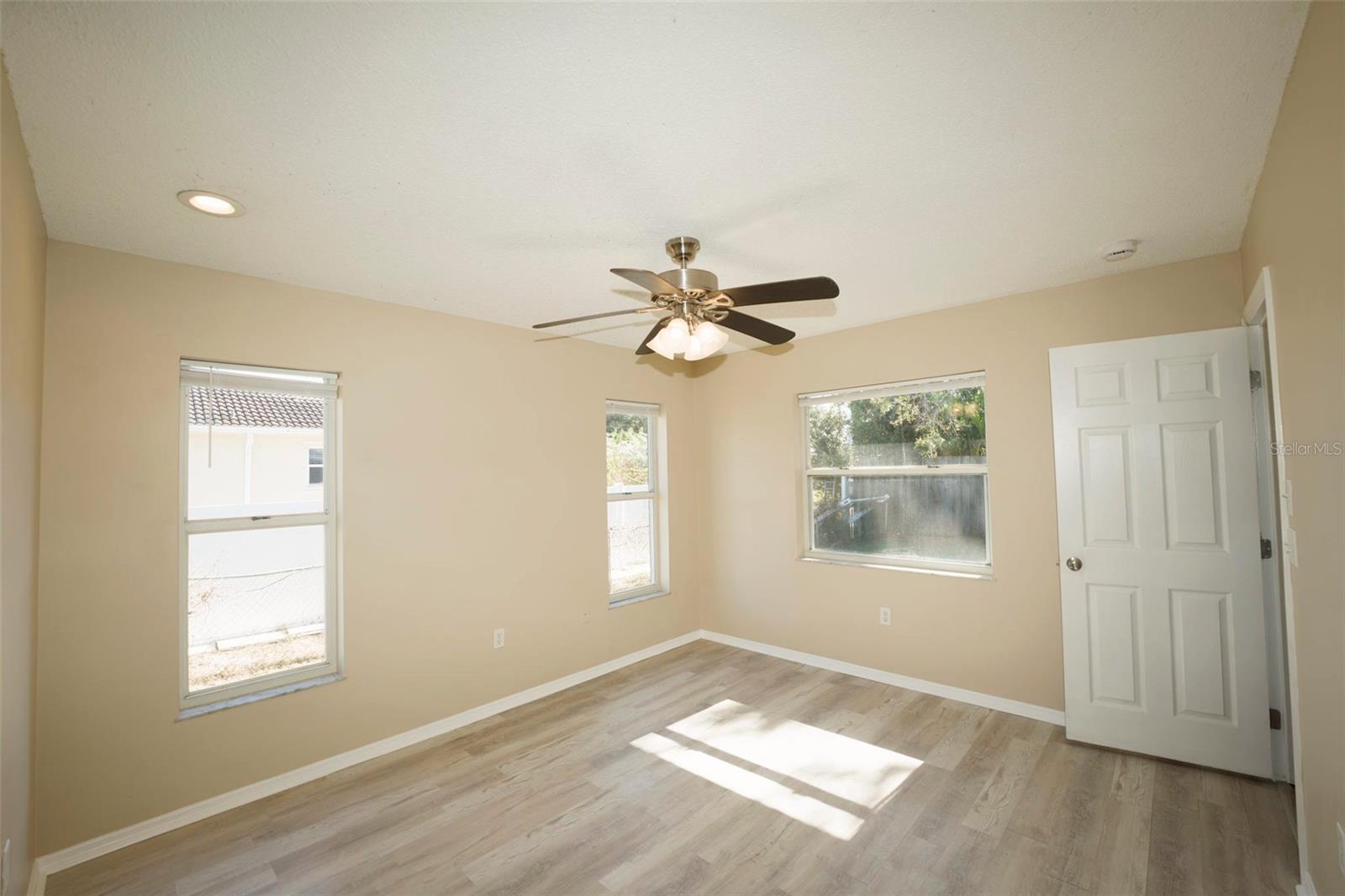 SOUTH VENICE - Residential Lease