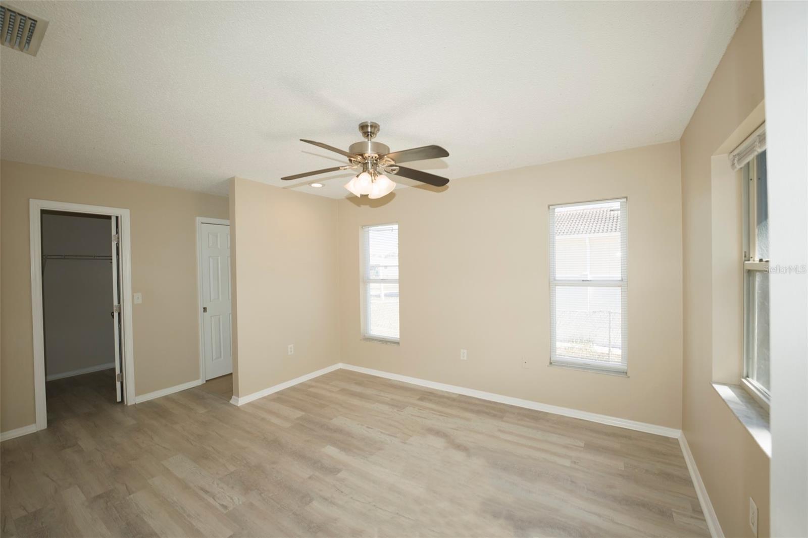 SOUTH VENICE - Residential Lease