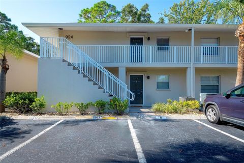 924 LA COSTA CIRCLE 8 SARASOTA FL 34237