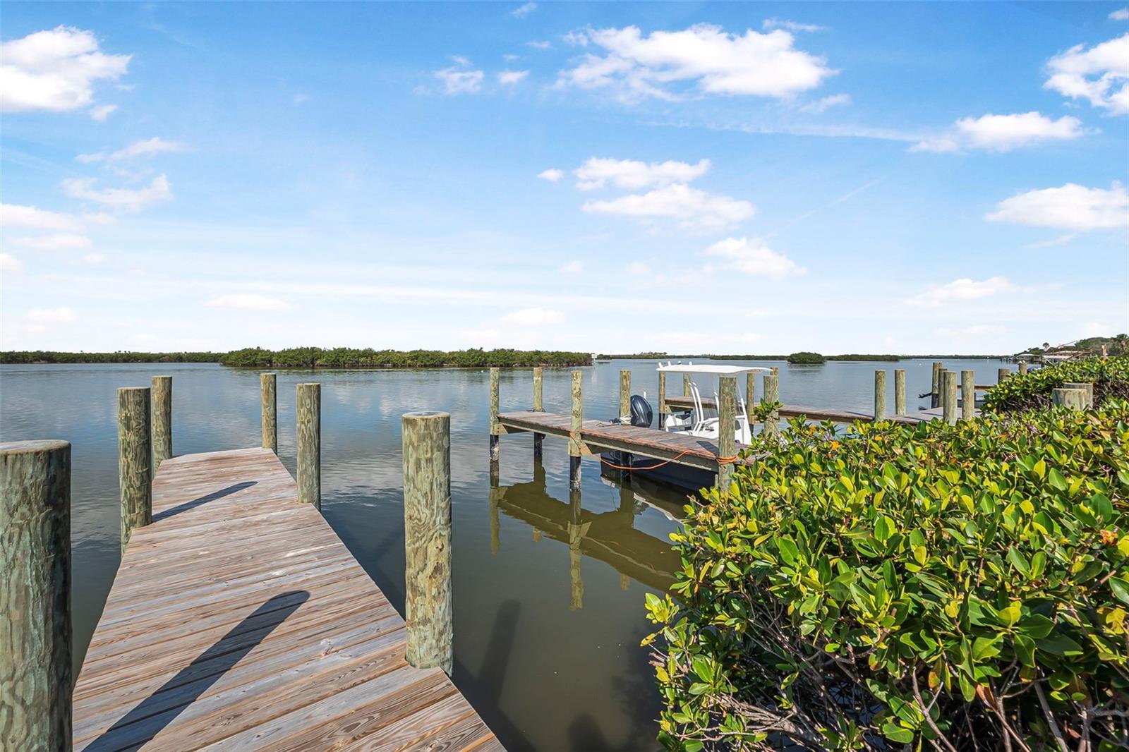 CEDAR ISLAND CLUB CONDO PH 01 - Residential