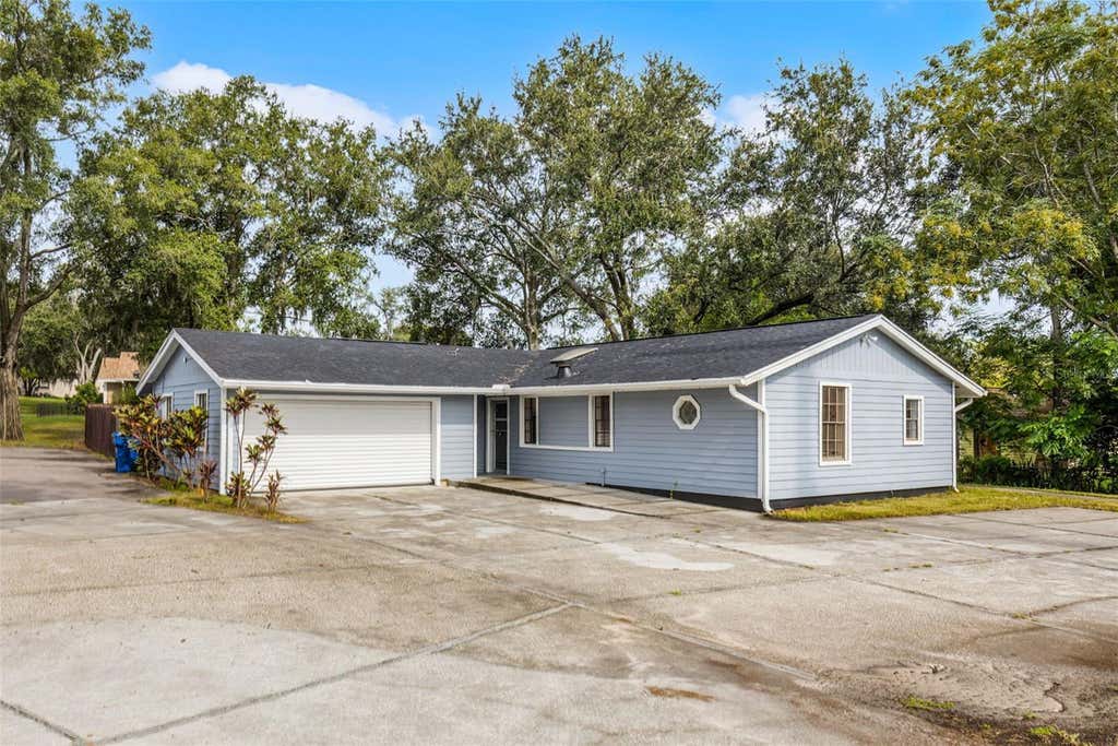 Photo of 697 E Anderson Road, Groveland, FL 34736 (MLS # G5116957)
