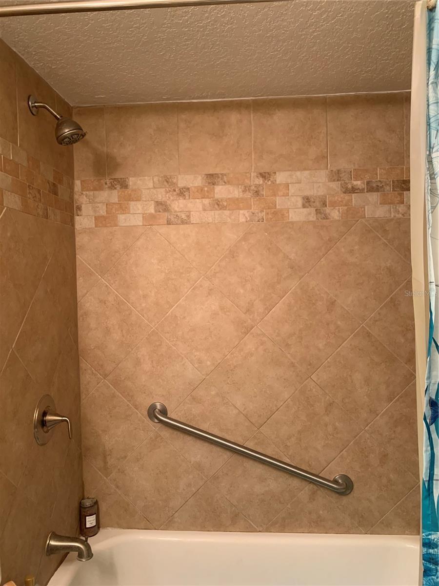 BOCA CIEGA RIDGE 6TH ADD - Residential