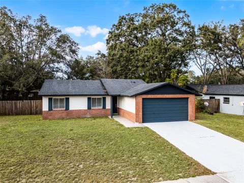 A home in EUSTIS