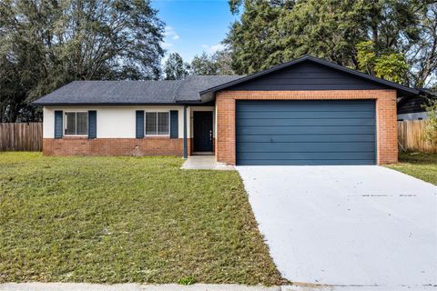 A home in EUSTIS