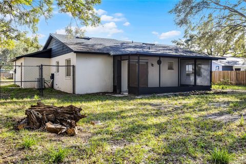 A home in EUSTIS