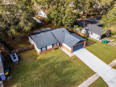 A home in EUSTIS