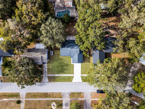 A home in EUSTIS