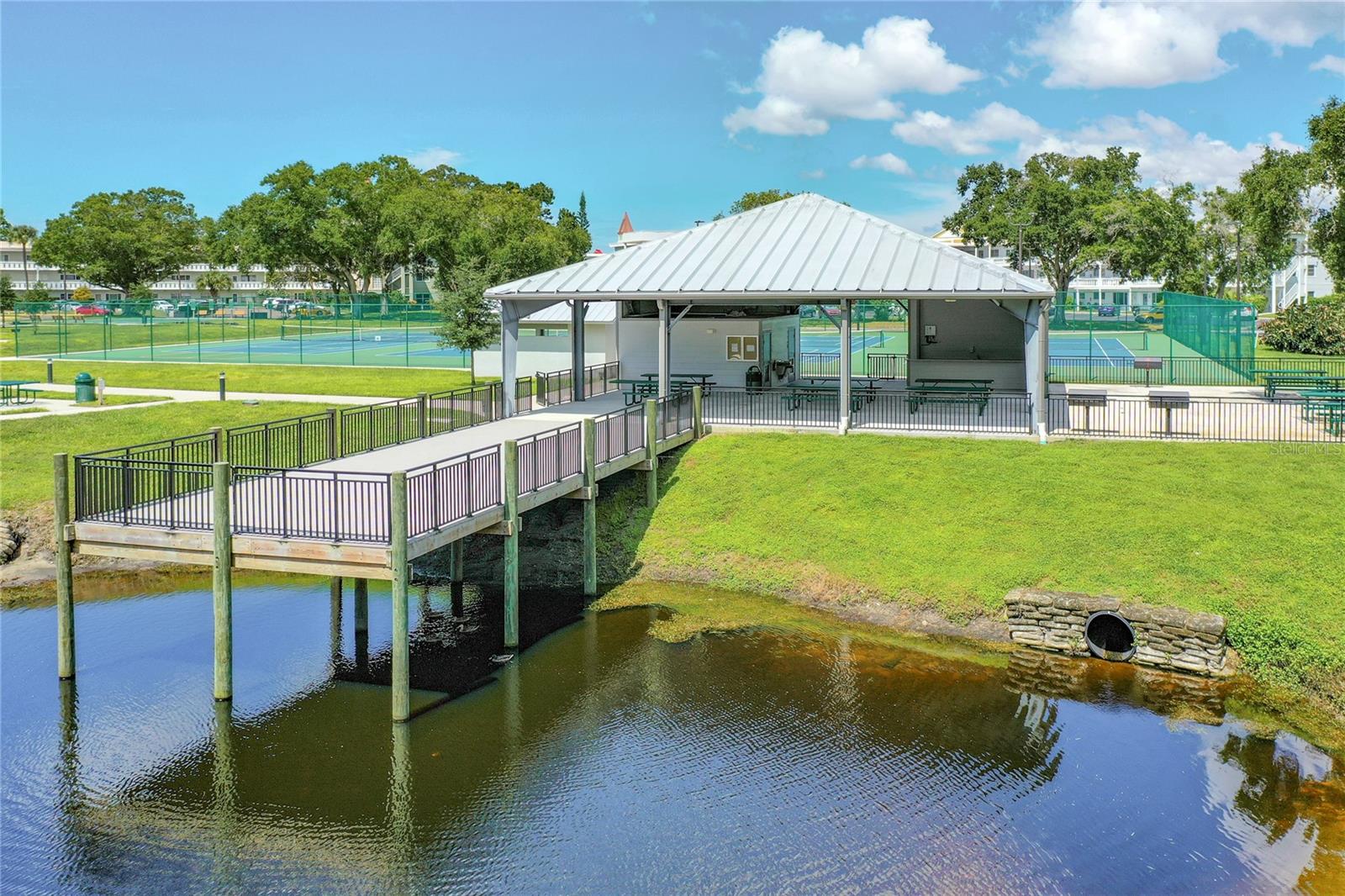 ON TOP OF THE WORLD - Residential Lease