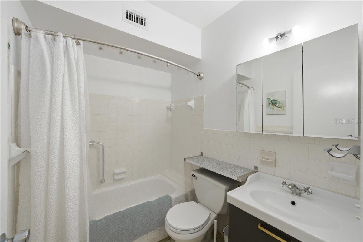 ON TOP OF THE WORLD - Residential Lease