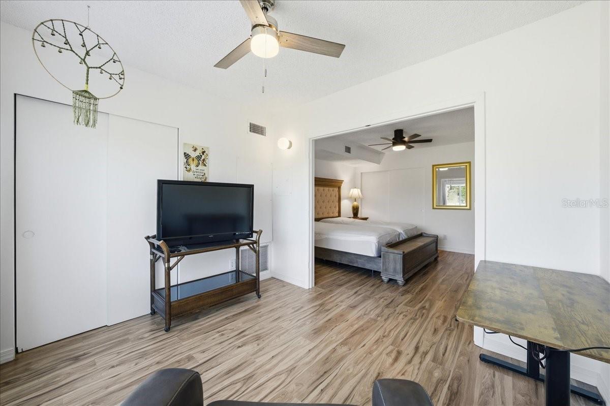 ON TOP OF THE WORLD - Residential Lease