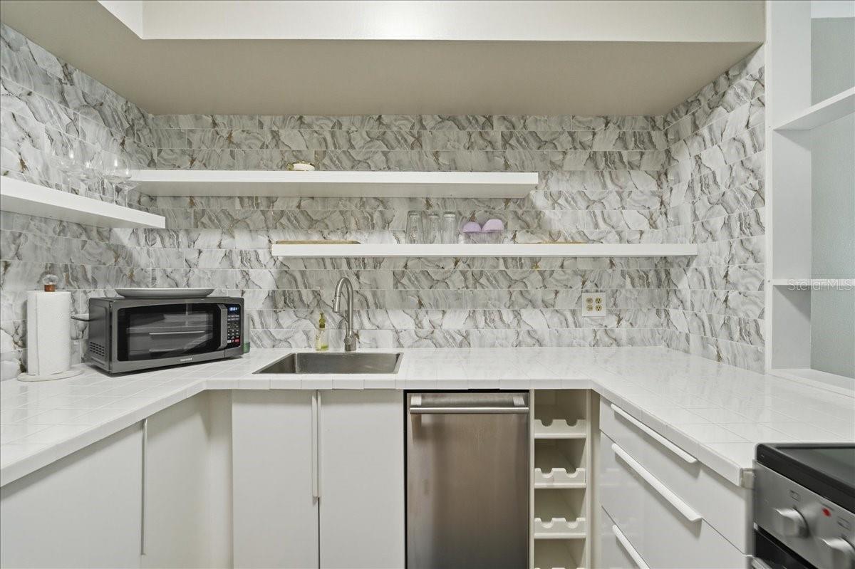 ON TOP OF THE WORLD - Residential Lease