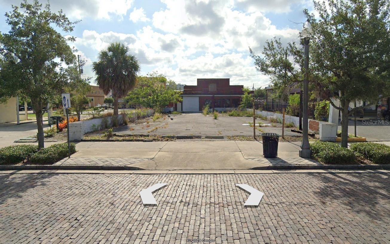 Prime Vacant Lot for Sale – 209 Park Ave, Historic Downtown Sanford, FL
An exceptional opportunity awaits in the heart of booming downtown Sanford! This versatile vacant lot at 209 Park Ave offers an unparalleled location in one of Central Florida’s most dynamic and rapidly growing historic districts.
Key Features:
-Premium Location: Situated in downtown Sanford, just steps from thriving restaurants, breweries, entertainment venues, and the scenic Riverwalk along Lake Monroe.
- Developer-Friendly Zoning (SC-3): The most flexible zoning classification, allowing for a variety of commercial, mixed-use, and residential