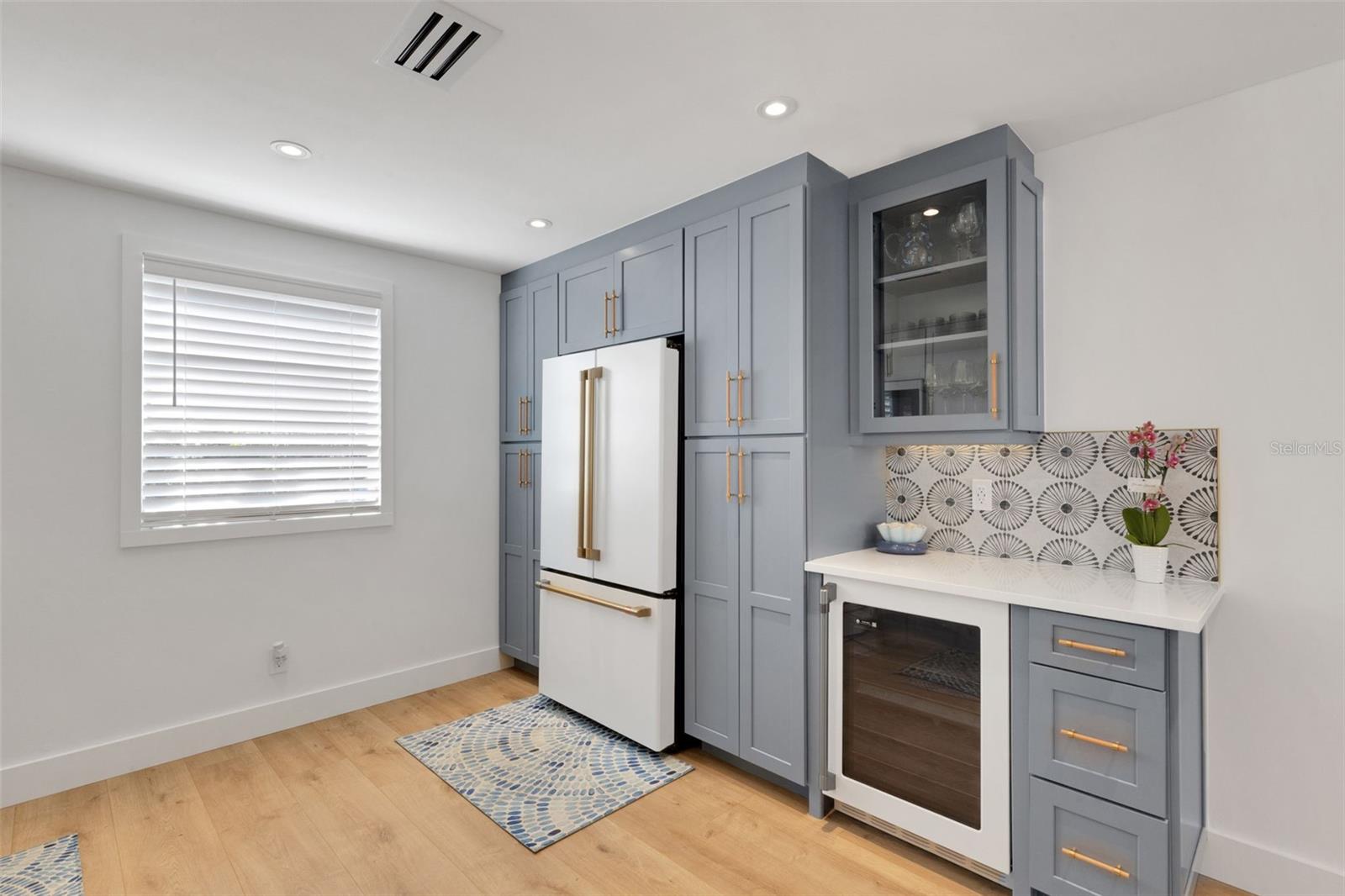 LONGBOAT HARBOUR - Residential Lease