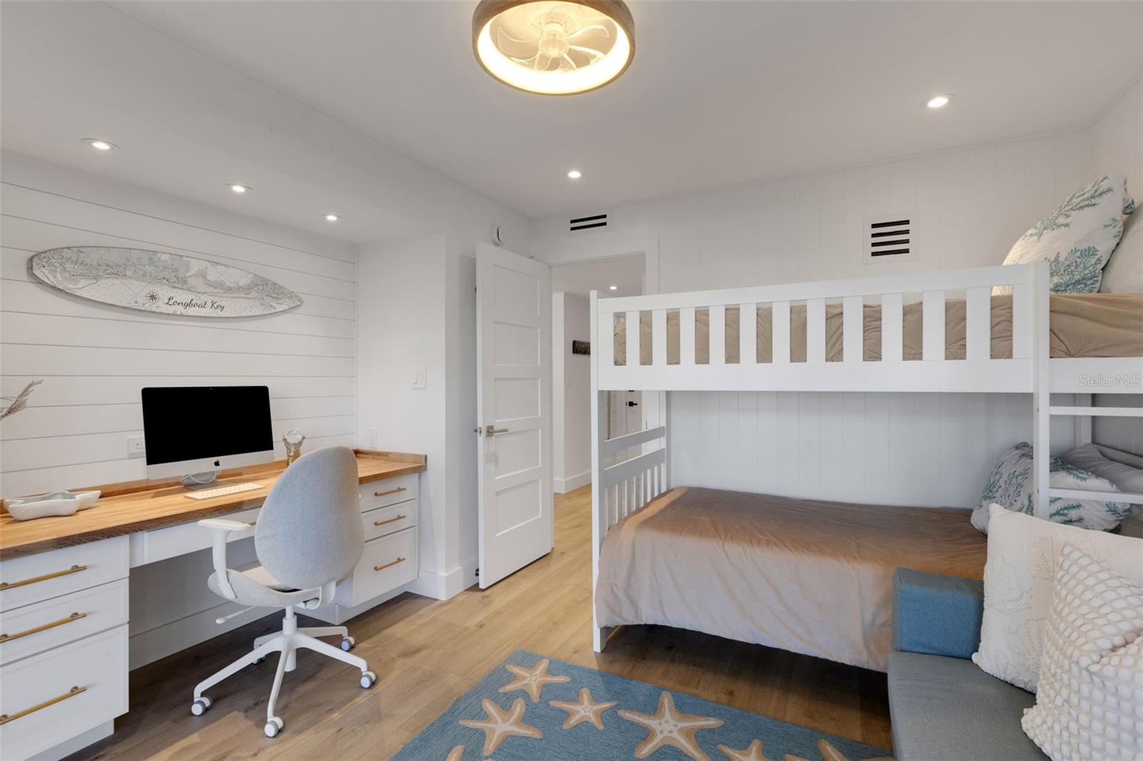 LONGBOAT HARBOUR - Residential Lease