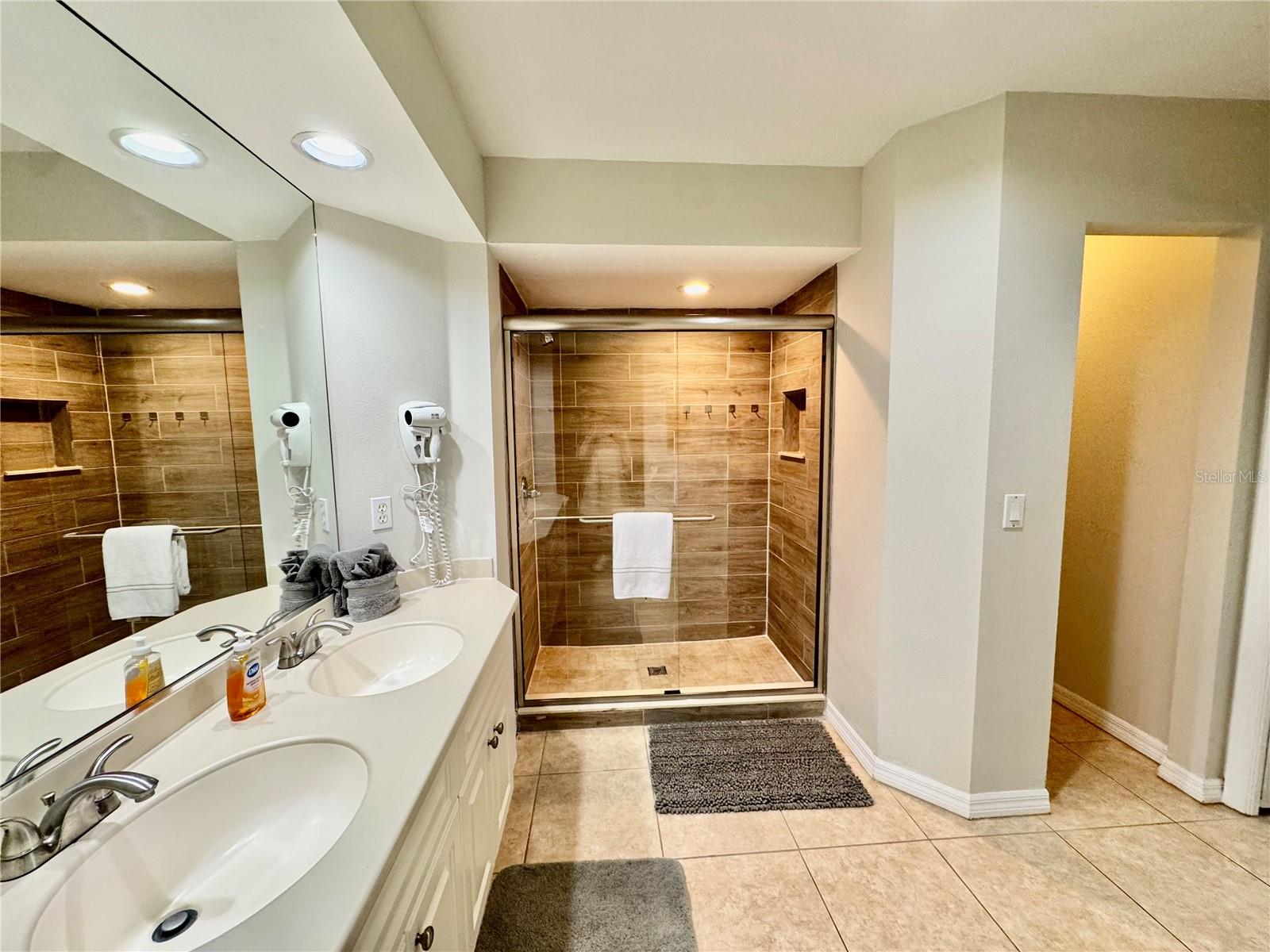 BOLLETTIERI RESORT VILLAS IX - Residential Lease