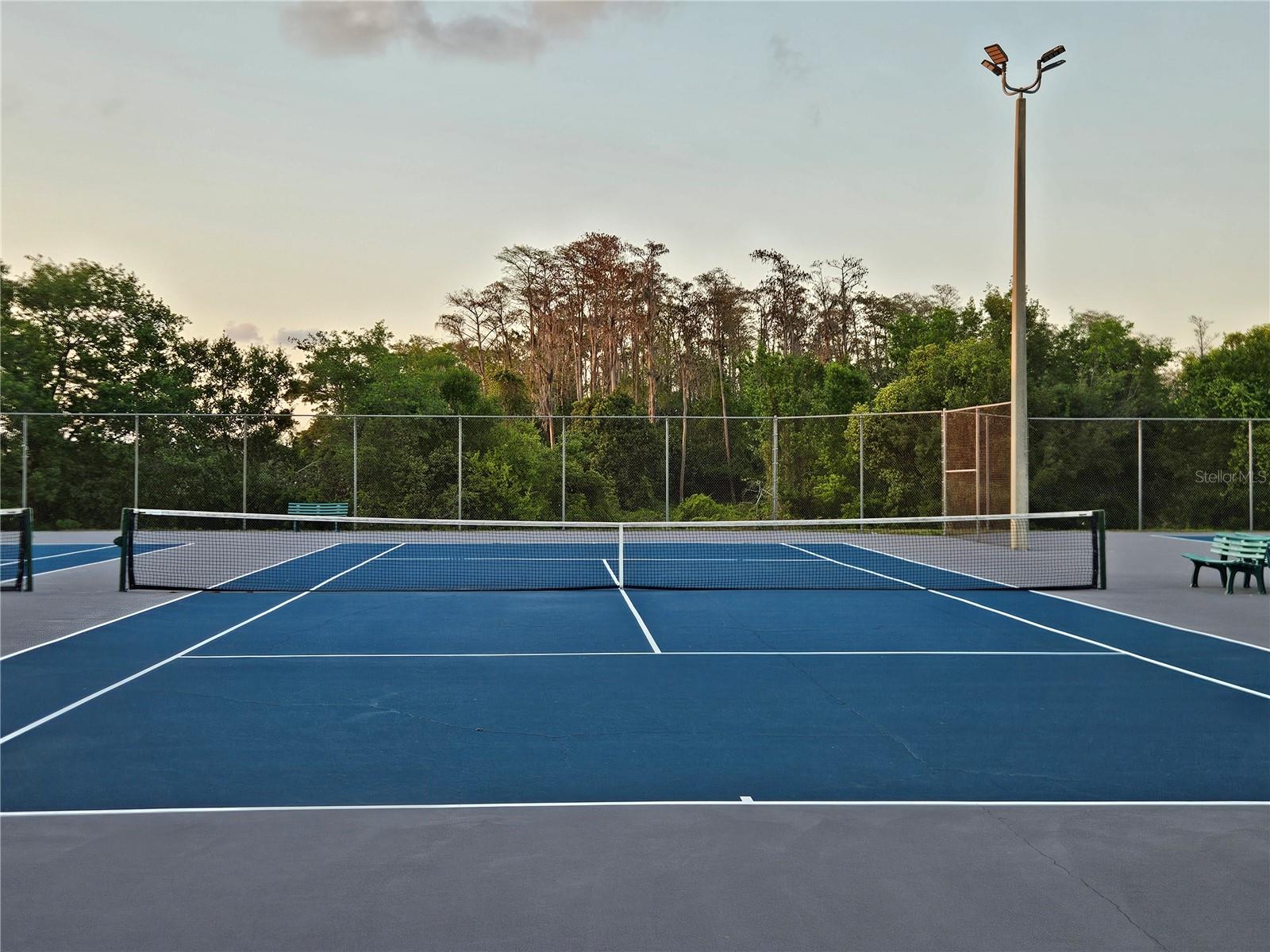 WHISPER LAKES - Residential